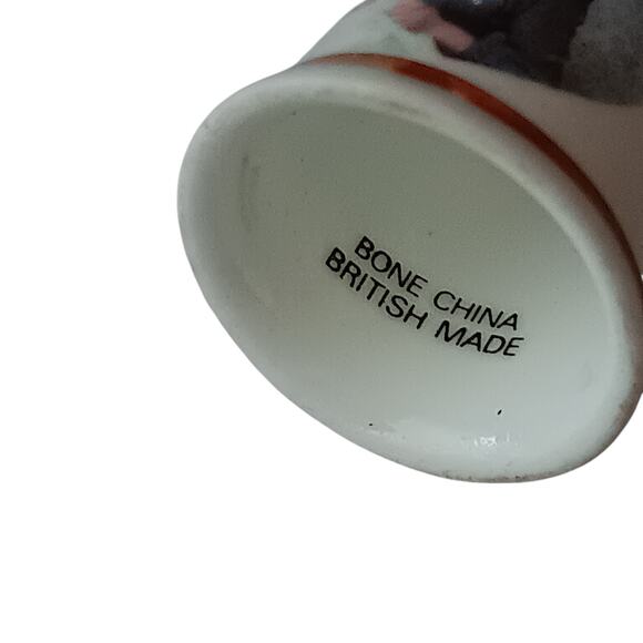 Vintage 1984 Bone China Prince Henry Birth, Queen and Family Set of 3 Thimbles - Picture 6 of 7